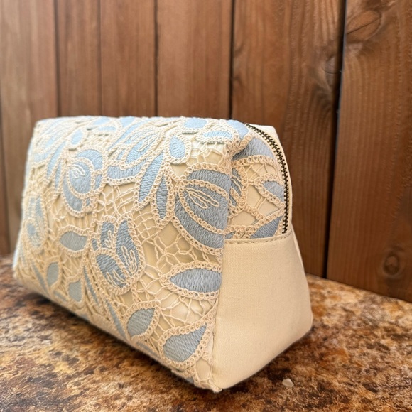 Revive Vintage Lace Cosmetic Bag - Picture 2 of 10